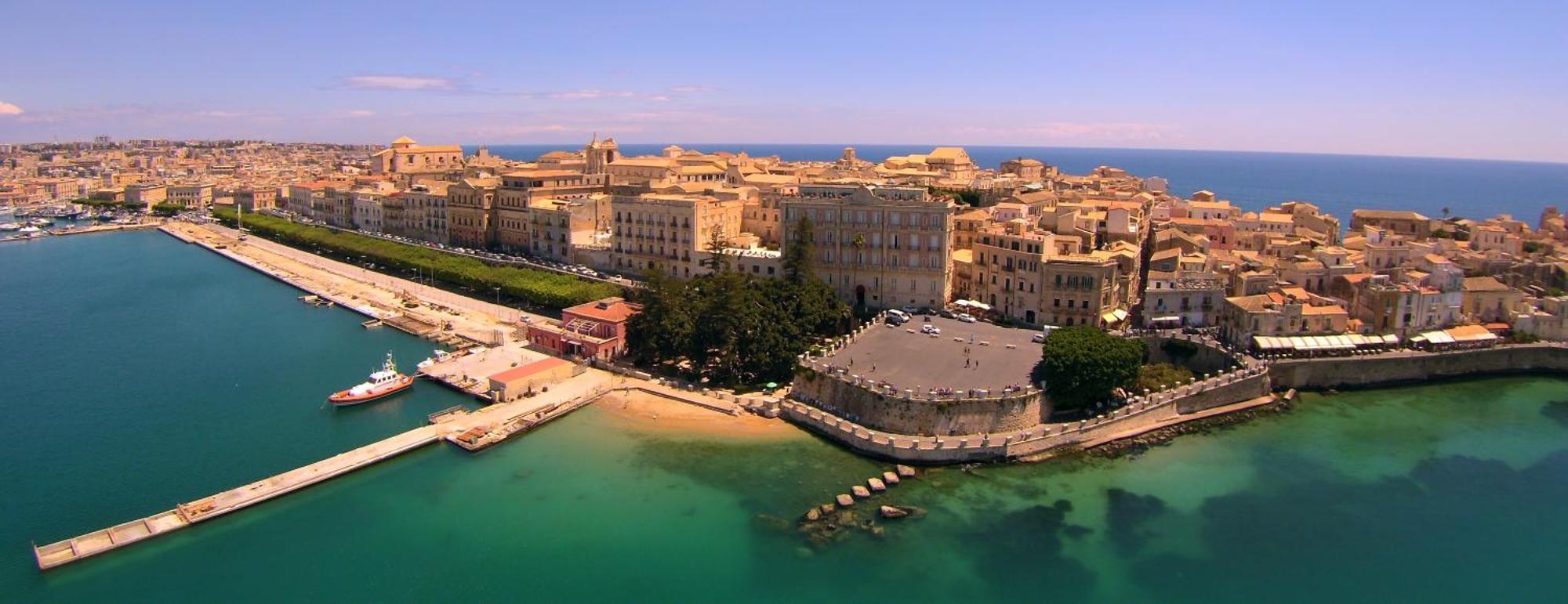 Maniace Sea View Apartment By Ortigia Apartments Syrakusa Exteriör bild